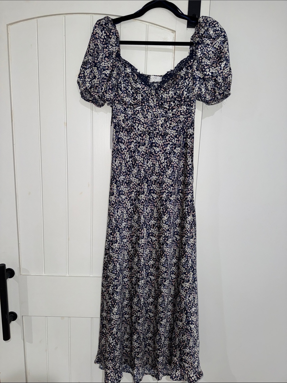 ASTR The Label Sylvie Puff Sleeve Navy Floral Maxi Dress NWT Size XS - Picture 2 of 7
